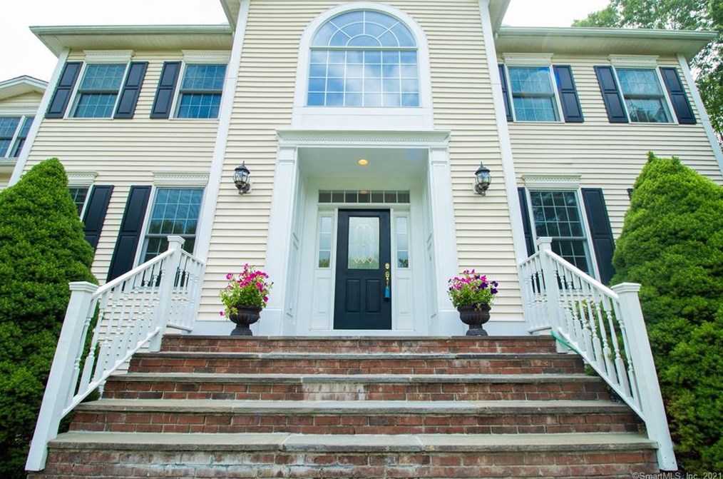 8 Border Ln, Sherman, CT 06784