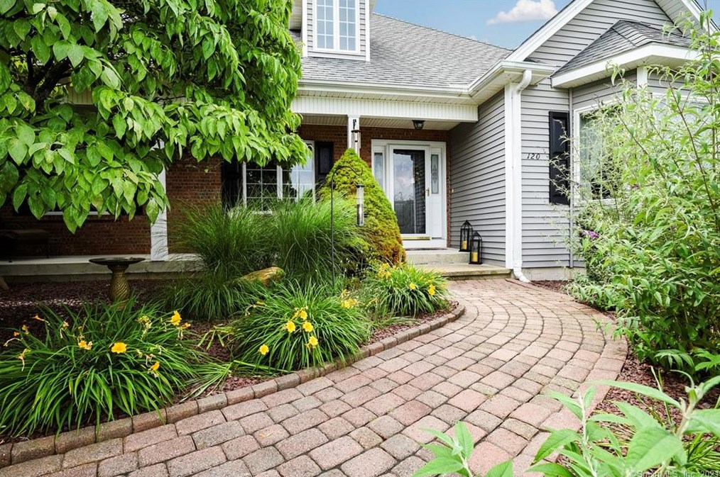 120 Sunrise Dr, Manchester, CT 06040