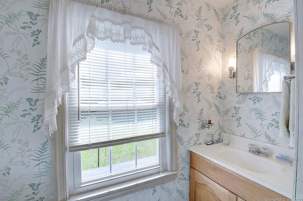 931 Prospect St, Hartford CT  06109-3547 exterior