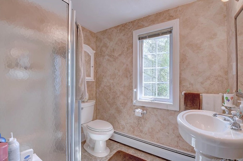 931 Prospect St, Hartford CT  06109-3547 exterior