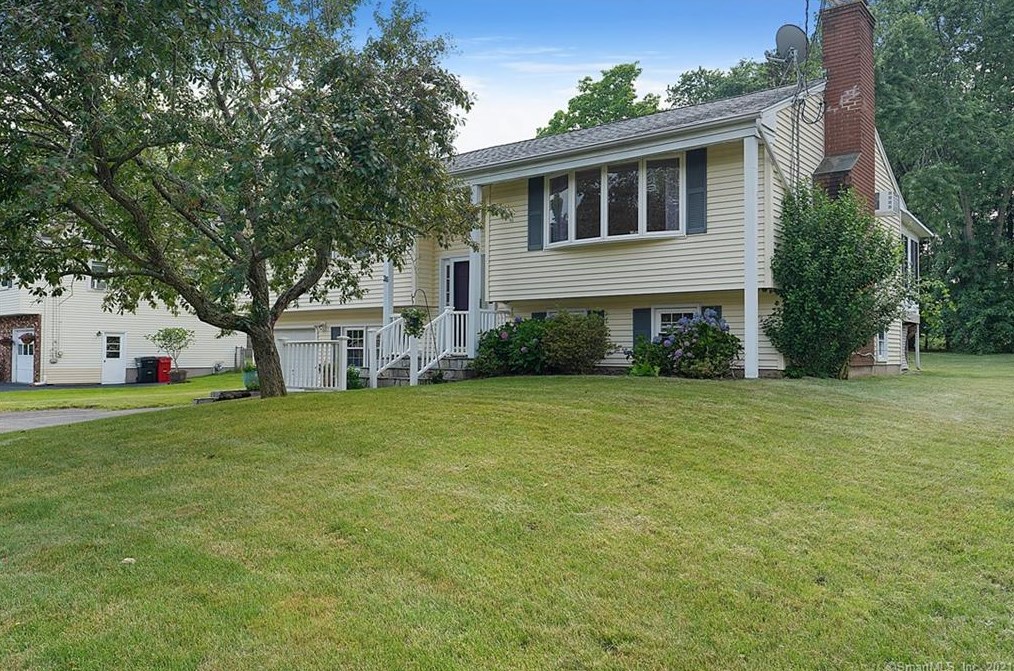 26 Harness Dr, Meriden, CT 06450 exterior