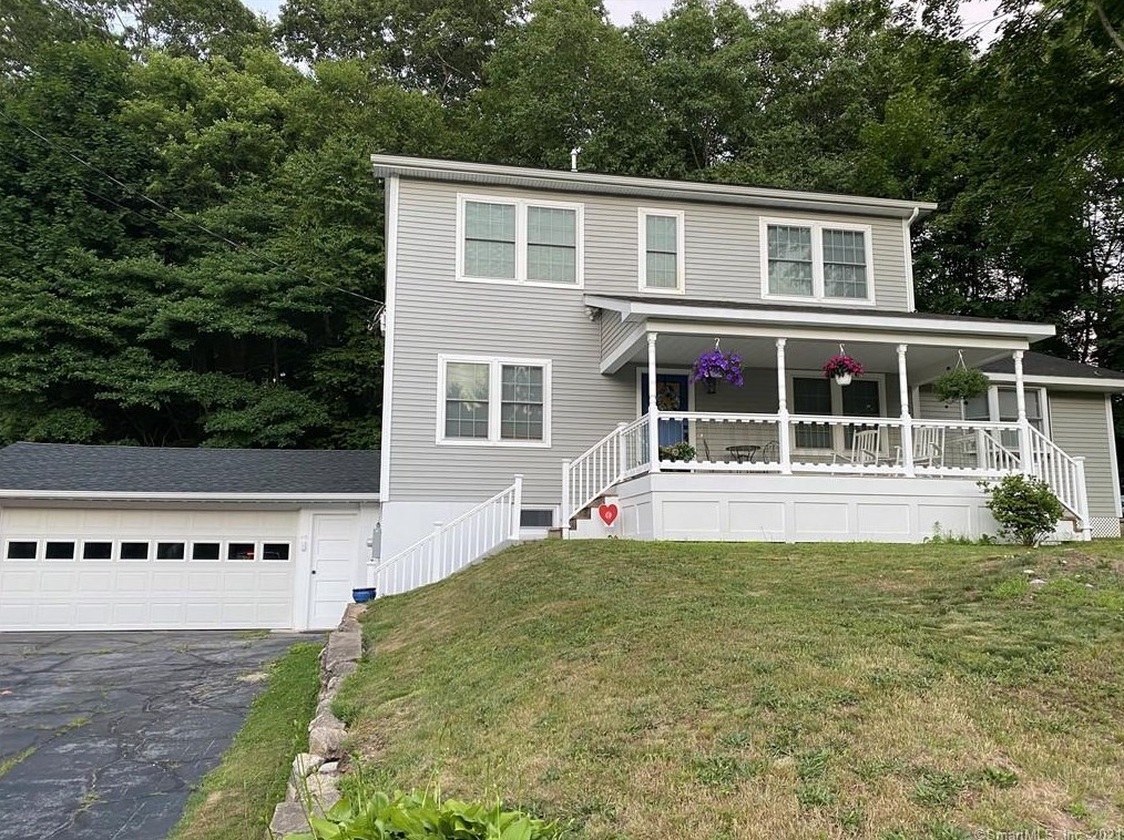 65 E Pattagansett Rd, Niantic, CT 06357