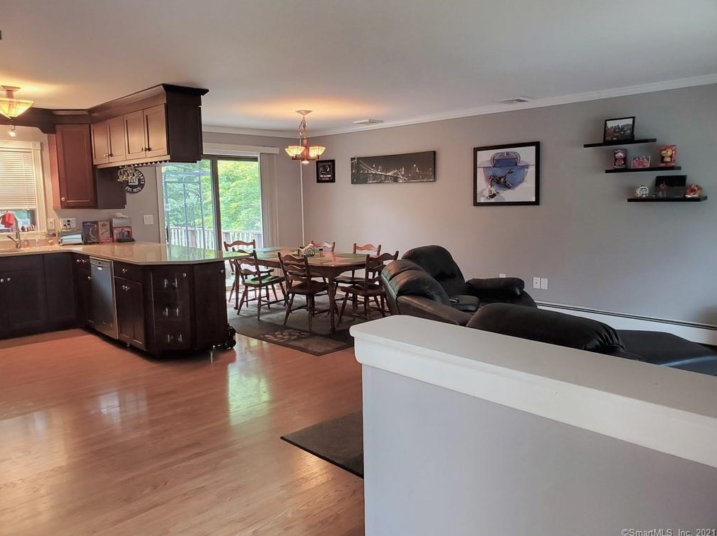 40 Clark St, Meriden, CT 06450-2435