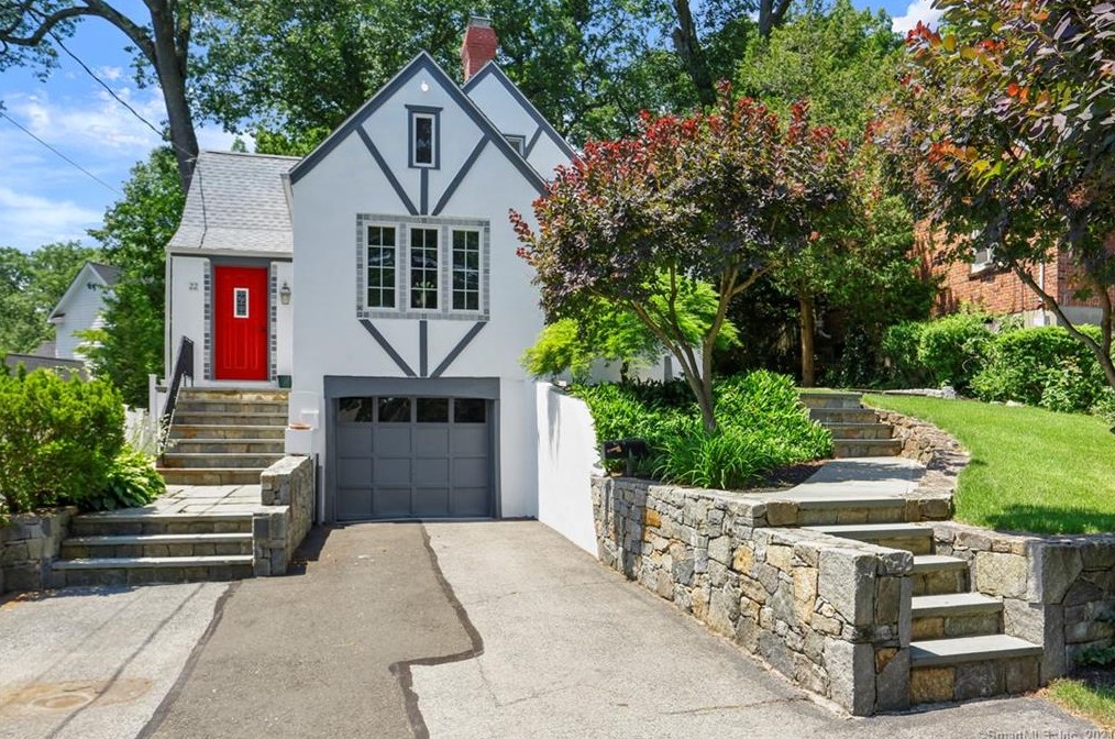 22 Woodledge Rd, Stamford, CT 06907