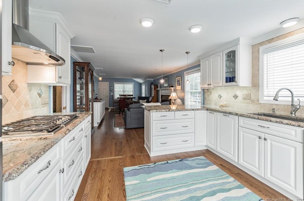 74 Taylor Ave, Madison, CT 06443-2835