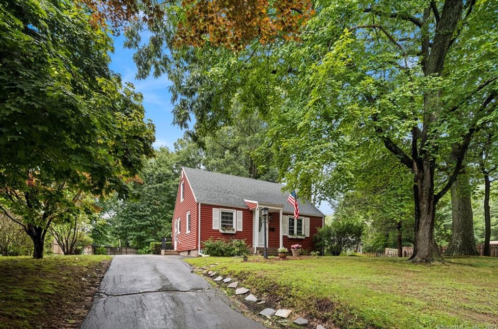 65 Grove St, Windsor, CT 06095