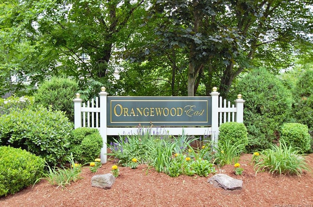 136 Shagbark Dr #136, Derby, CT 06418