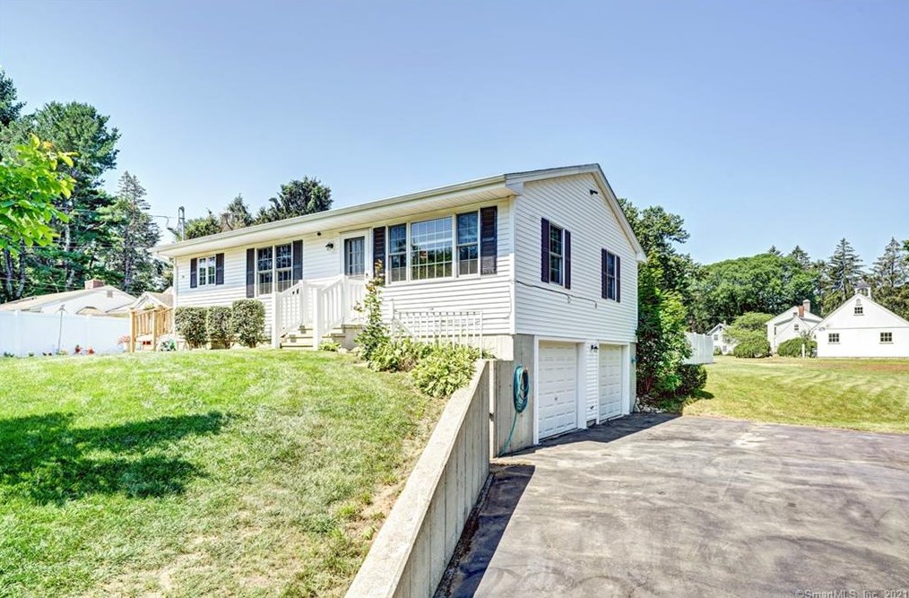 79 Fairview Dr, Madison, CT 06443-2318