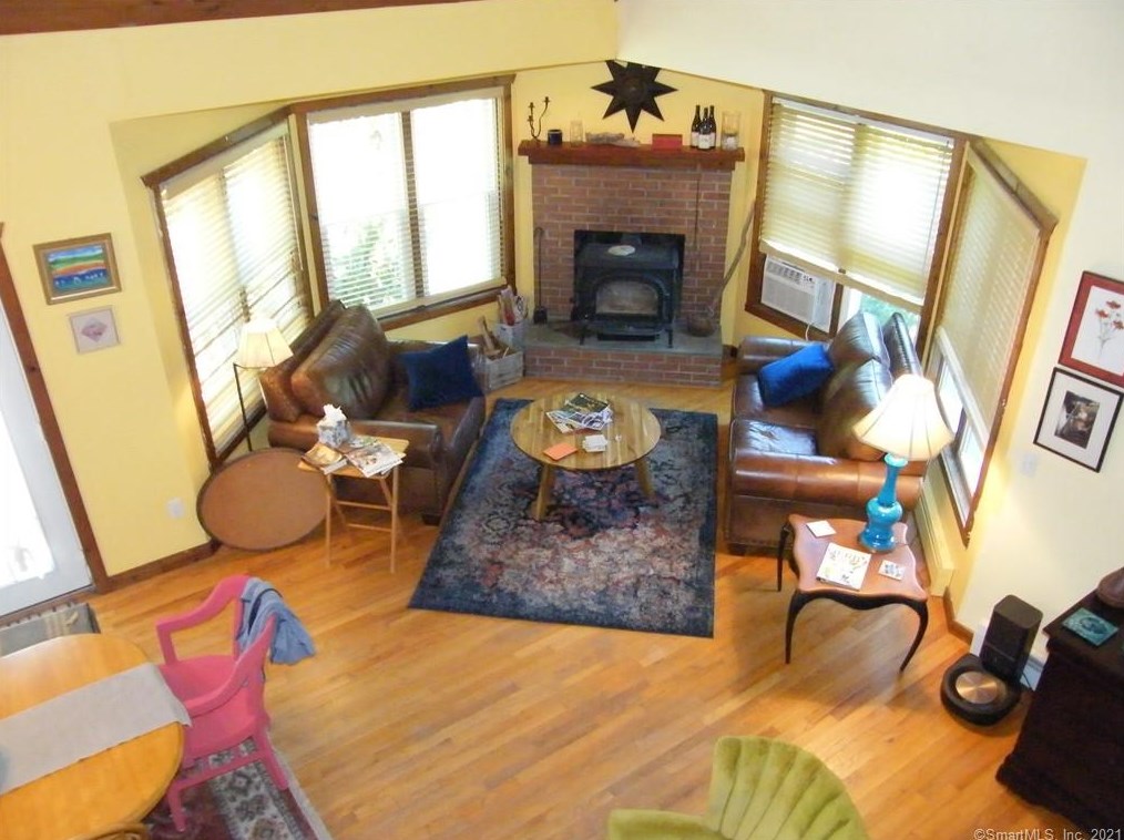 2 Pinewood Trail, Deep River, CT 06417