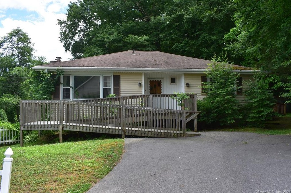 4 Joseph St, Norwich, CT 06360