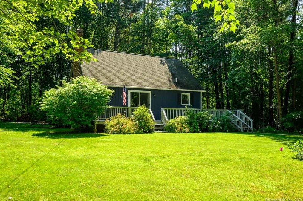 8 Old Sawmill Rd, Woodstock, CT 06281 exterior