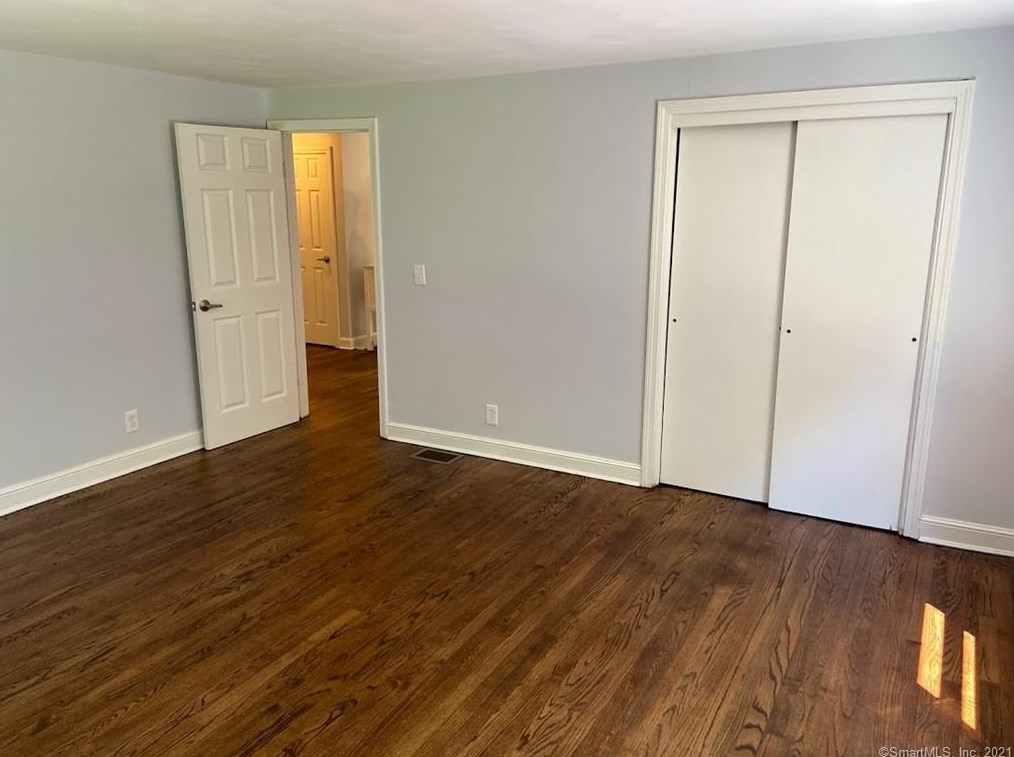 26 Crescent Way, Simsbury CT  06070-2306 exterior