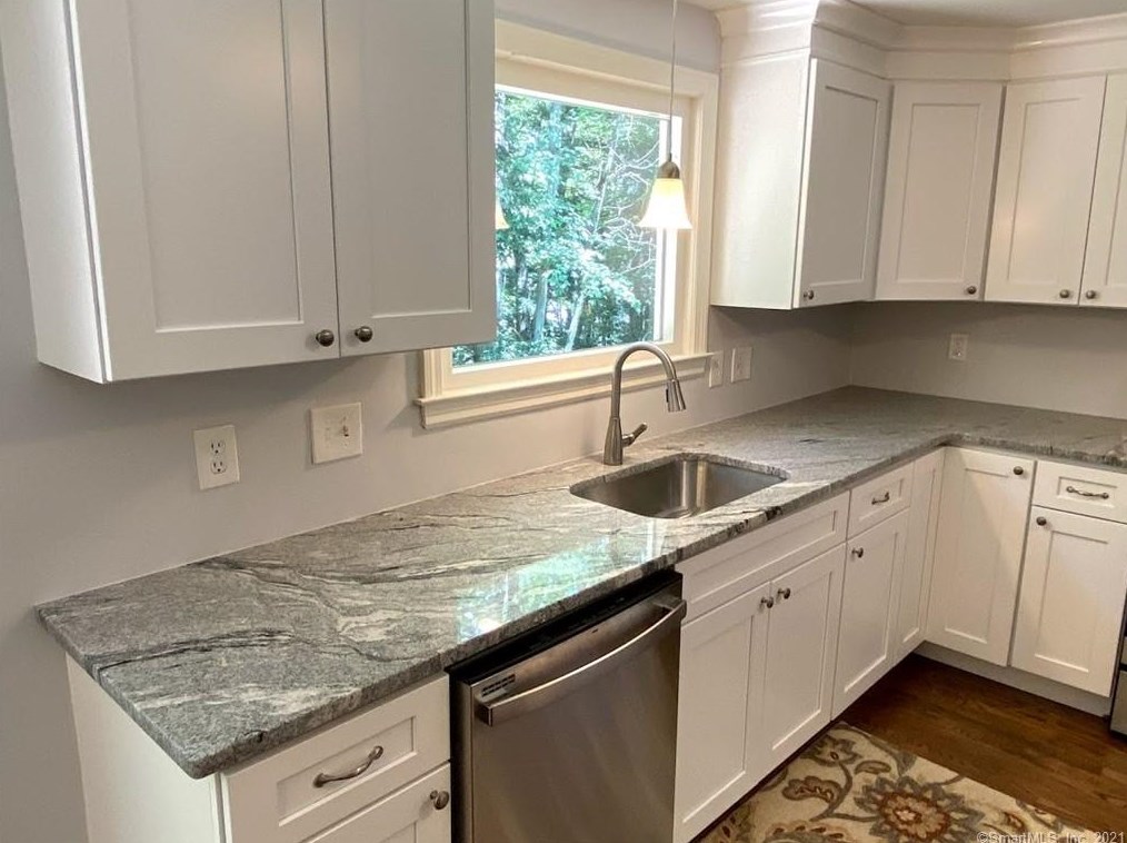 26 Crescent Way, Simsbury CT  06070-2306 exterior