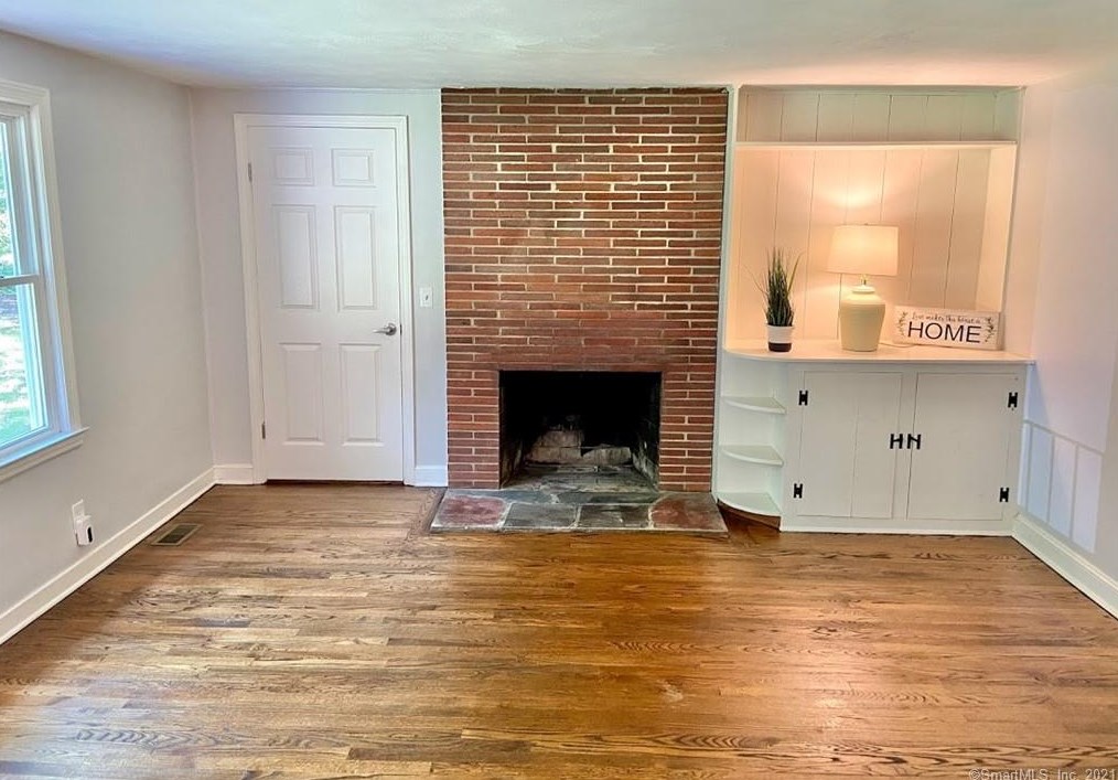 26 Crescent Way, Simsbury CT  06070-2306 exterior
