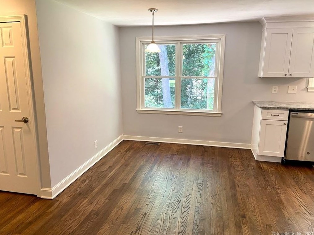 26 Crescent Way, Simsbury CT  06070-2306 exterior