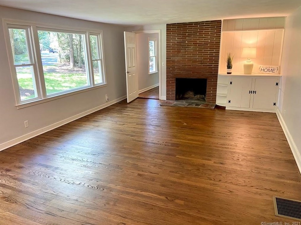 26 Crescent Way, Simsbury CT  06070-2306 exterior