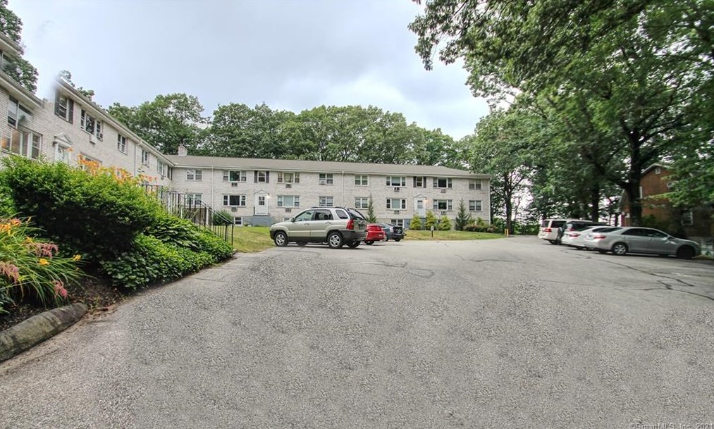56 Wakelee Ave Ext #54, Huntington, CT 06484