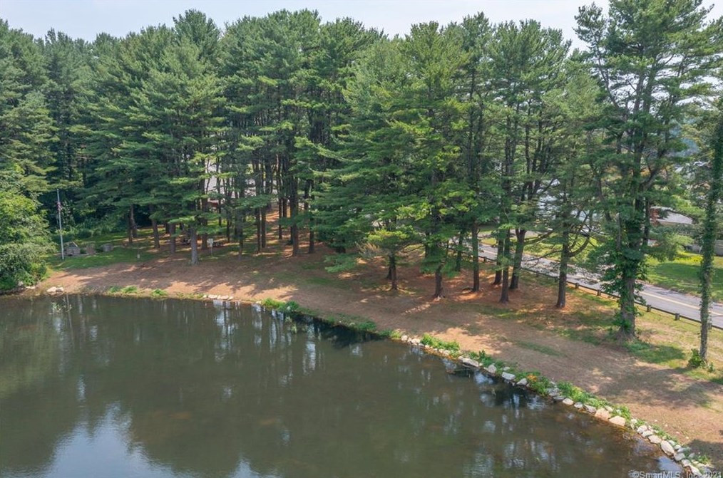 390 Sentinel Hill Rd, Derby, CT 06418