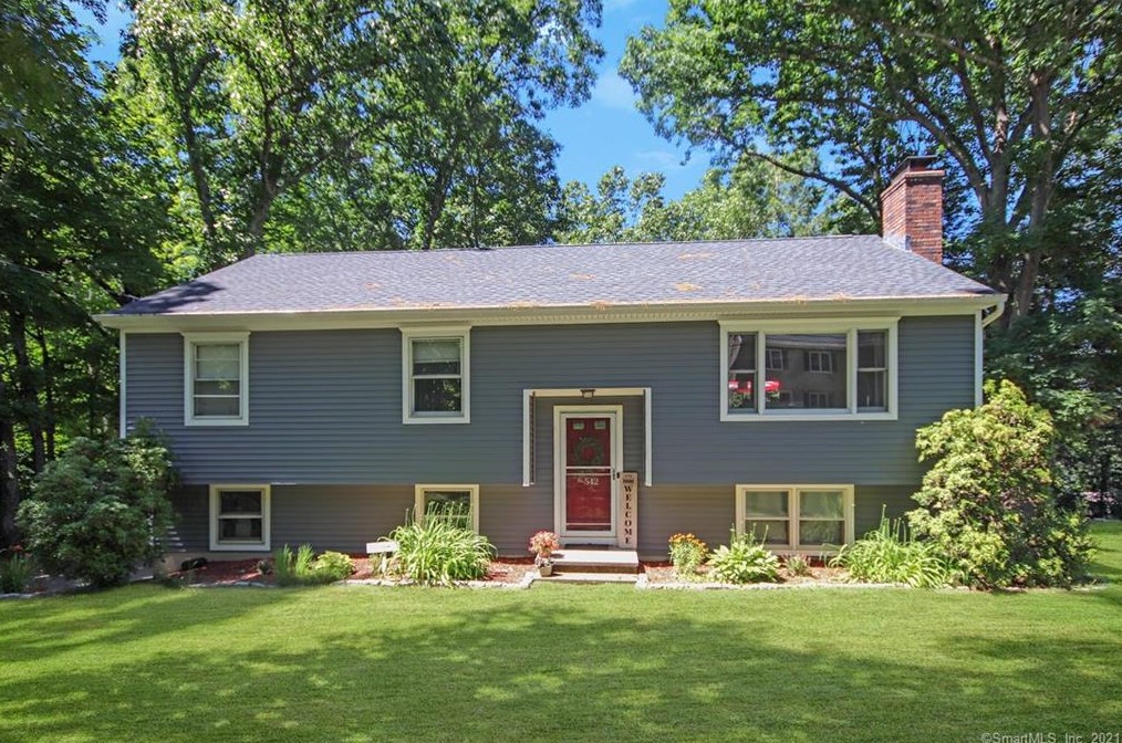 542 Berkshire Rd, Southbury, CT 06488-2073