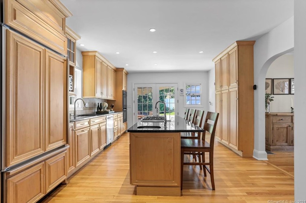58 Sinawoy Rd, Cos Cob, CT 06807-2327