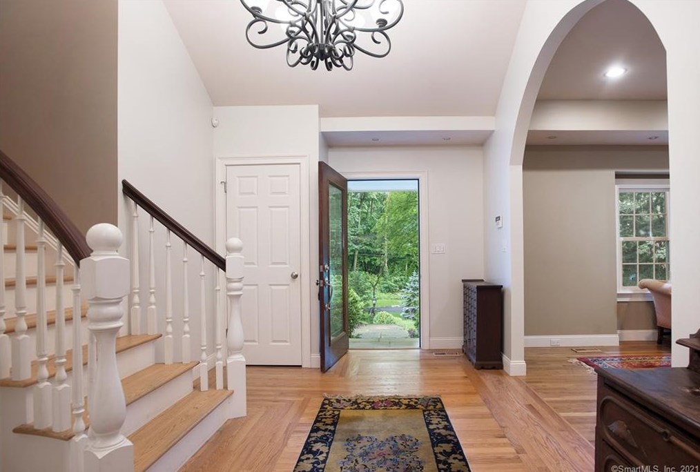 104 Standish Dr, Ridgefield, CT 06877