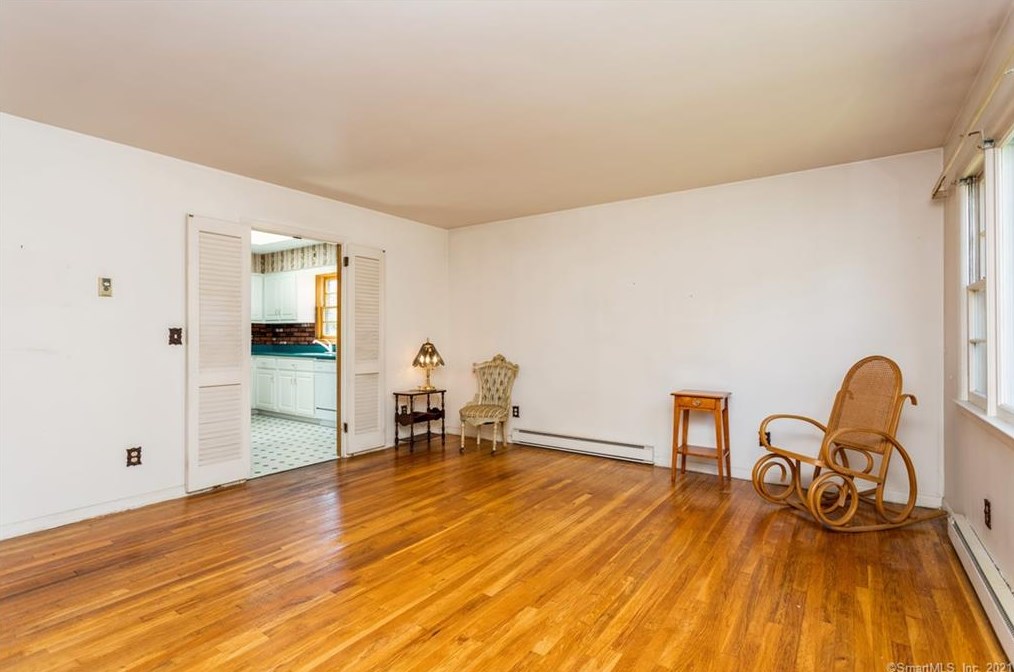 76 Elizabeth Ave, Stamford, CT 06907