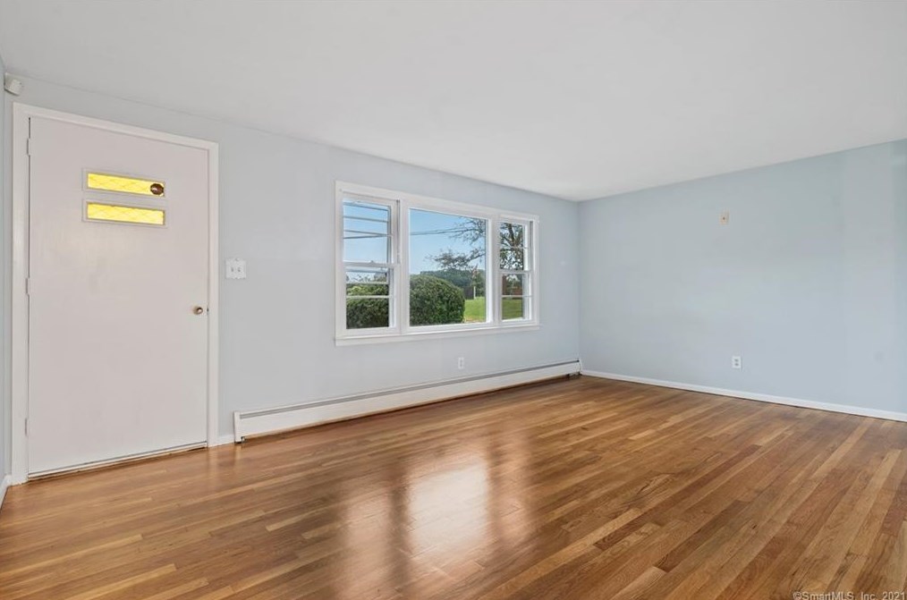 515 Griffin Rd, Wapping, CT 06074