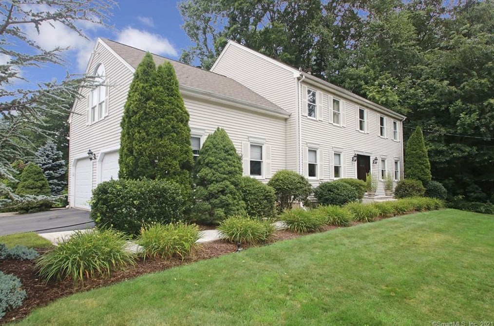 3 Pheasant Ln, New Haven, CT 06518-1034