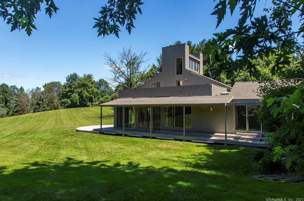 23 Metacom Dr, Simsbury CT  06070-1851 exterior