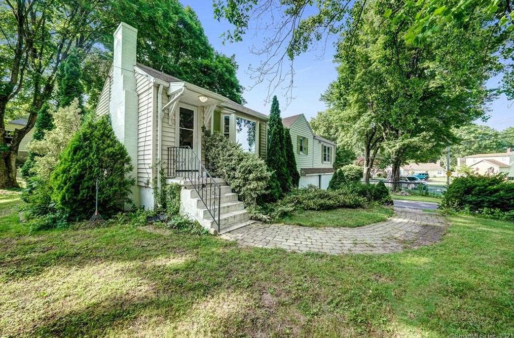 1 Laurel Ave, Derby, CT 06418