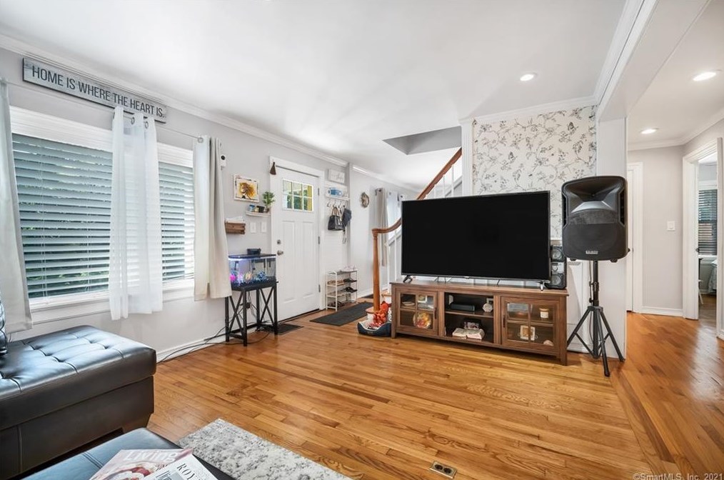 121 Locust St, Union City, CT 06770