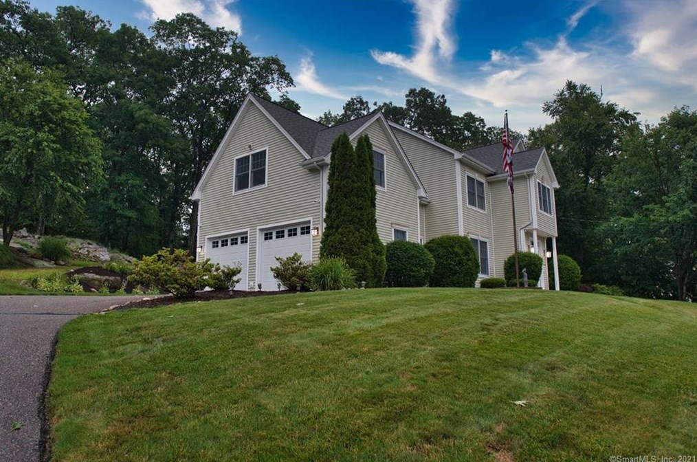 38 Whippoorwill Ln, Bristol, CT 06010