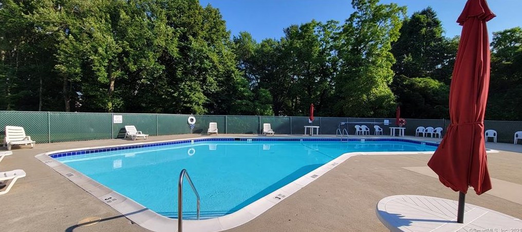 153 Heather Ridge #153, Huntington, CT 06484