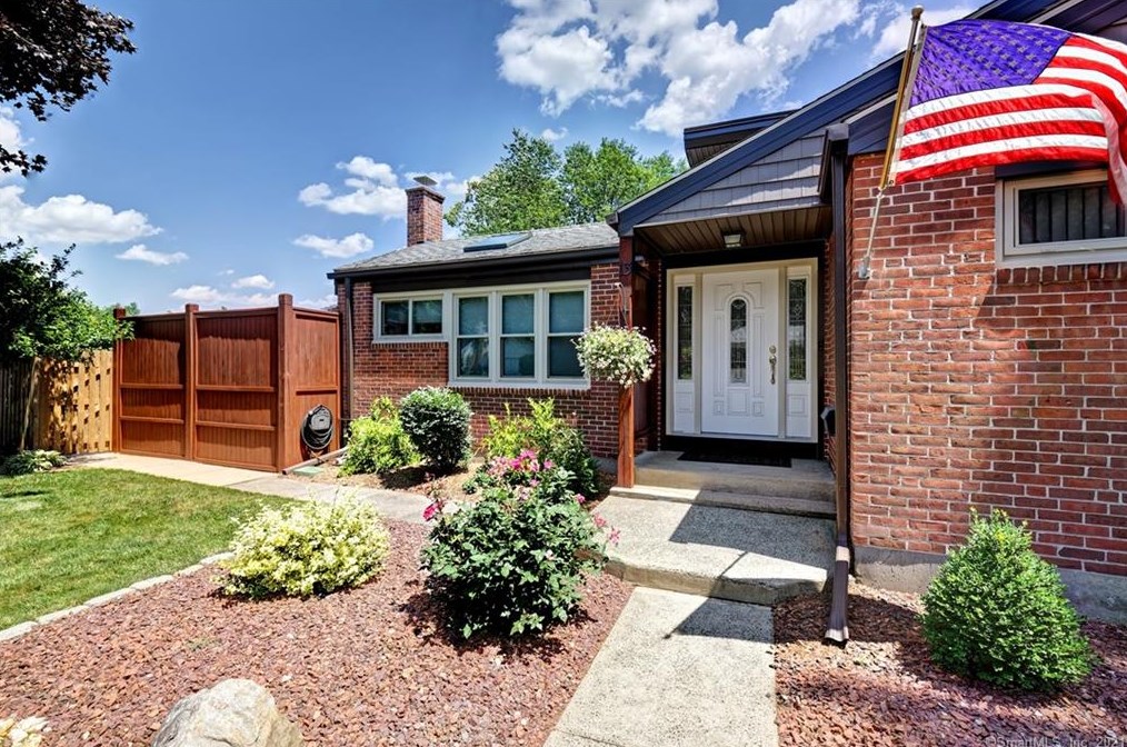 13 Haviland Rd, Bloomfield, CT 06002
