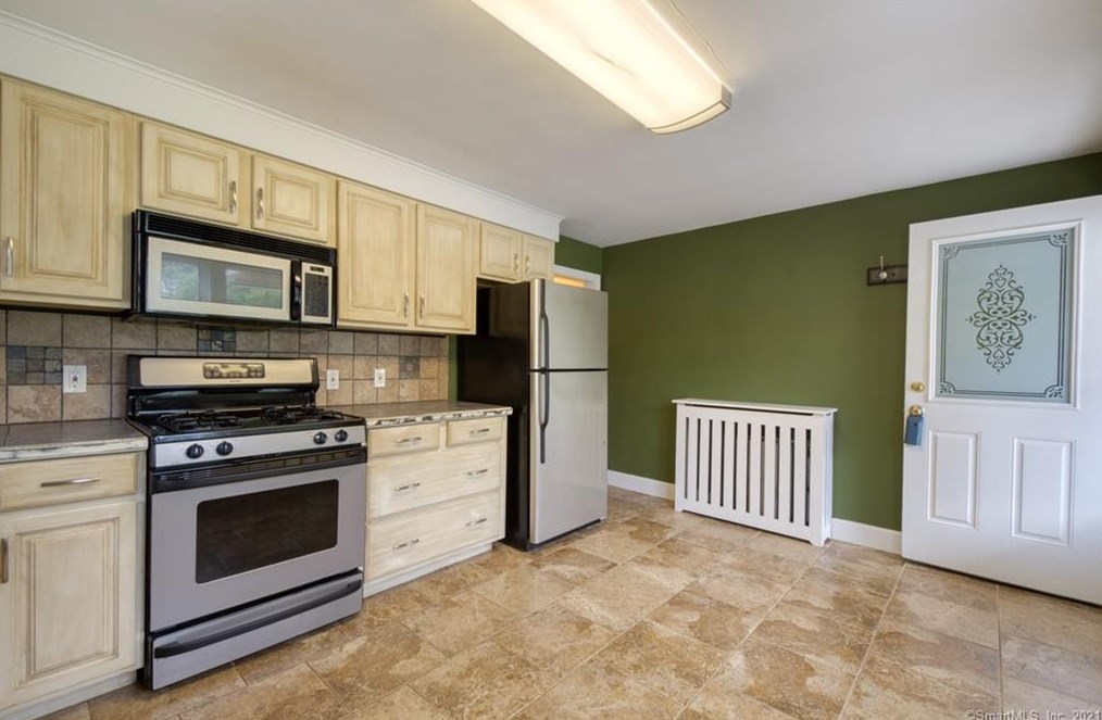 12 Pleasant St, Vernon, CT 06066-3314