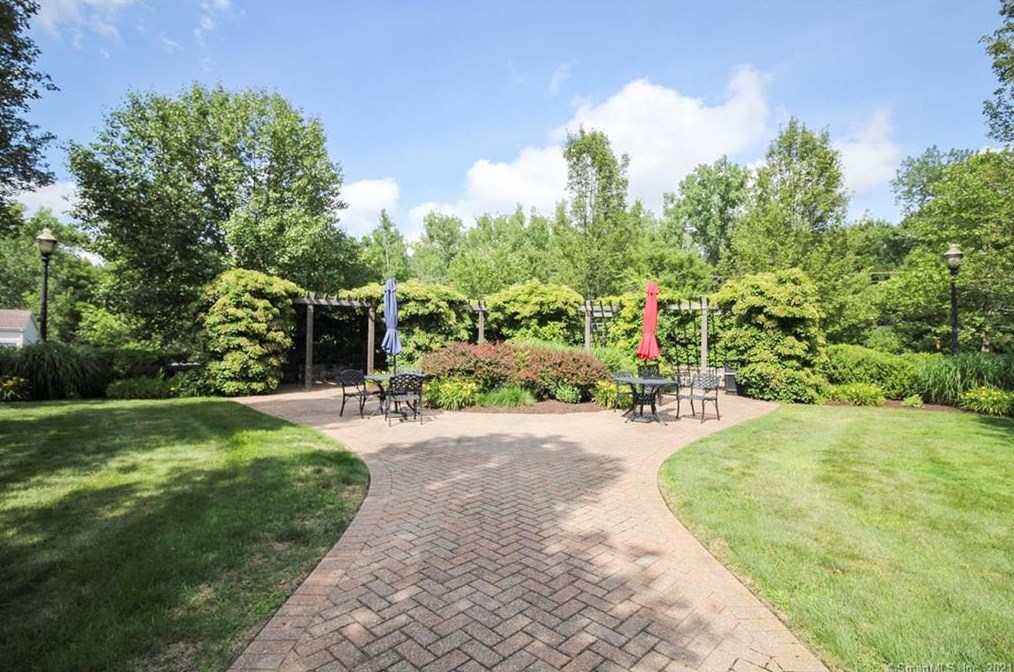 1 King Philip Dr, Hartford CT  06117-2100 exterior