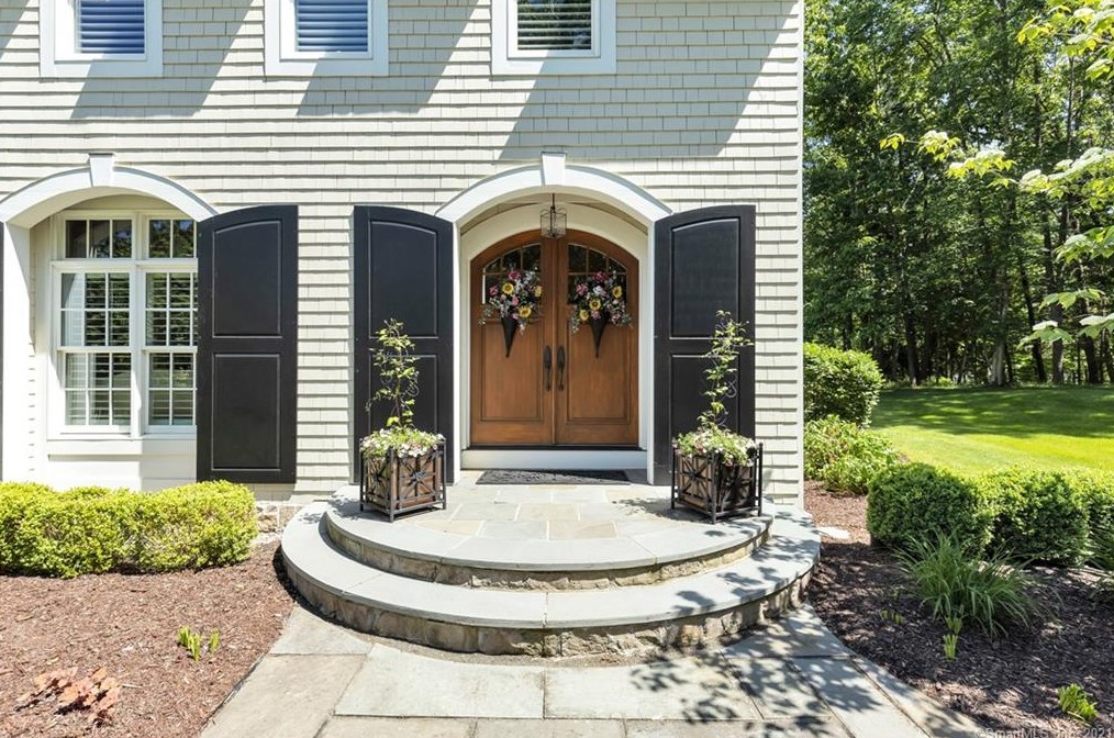 56 Minna Ct, Cheshire, CT 06410