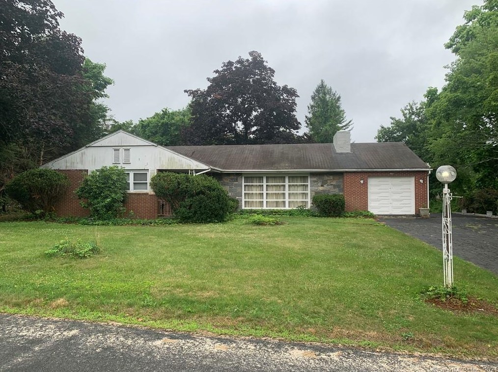 4 Meadow Ln, Chester, CT 06412