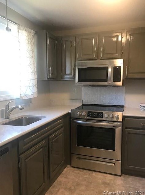 231 Boston Post Rd #30, East Lyme, CT 06333