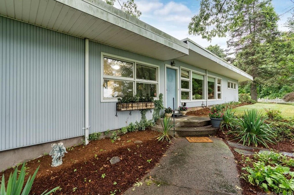 39 Jackson Hill Rd, Middlefield, CT 06455