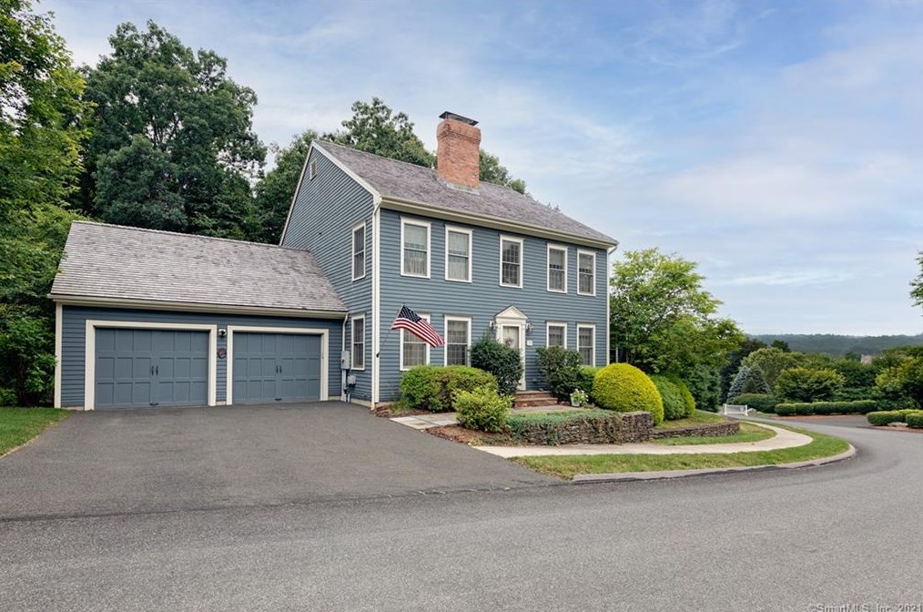21 Hill View Ln, Woodbury, CT 06798