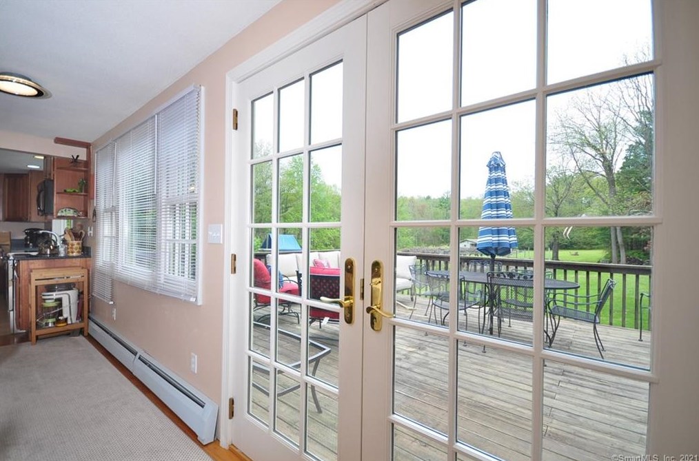 10 Victoria Ln, Simsbury CT  06092-2120 exterior