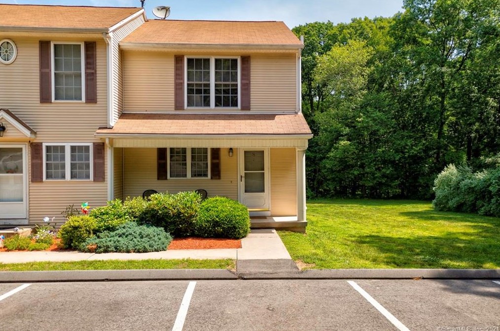 38 Fairway Dr #8, Gales Ferry, CT 06339