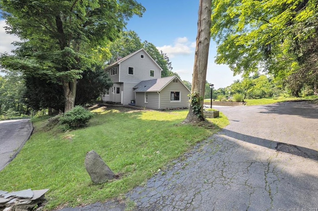 28 Chestnut Hill Rd, Sandy Hook, CT 06482