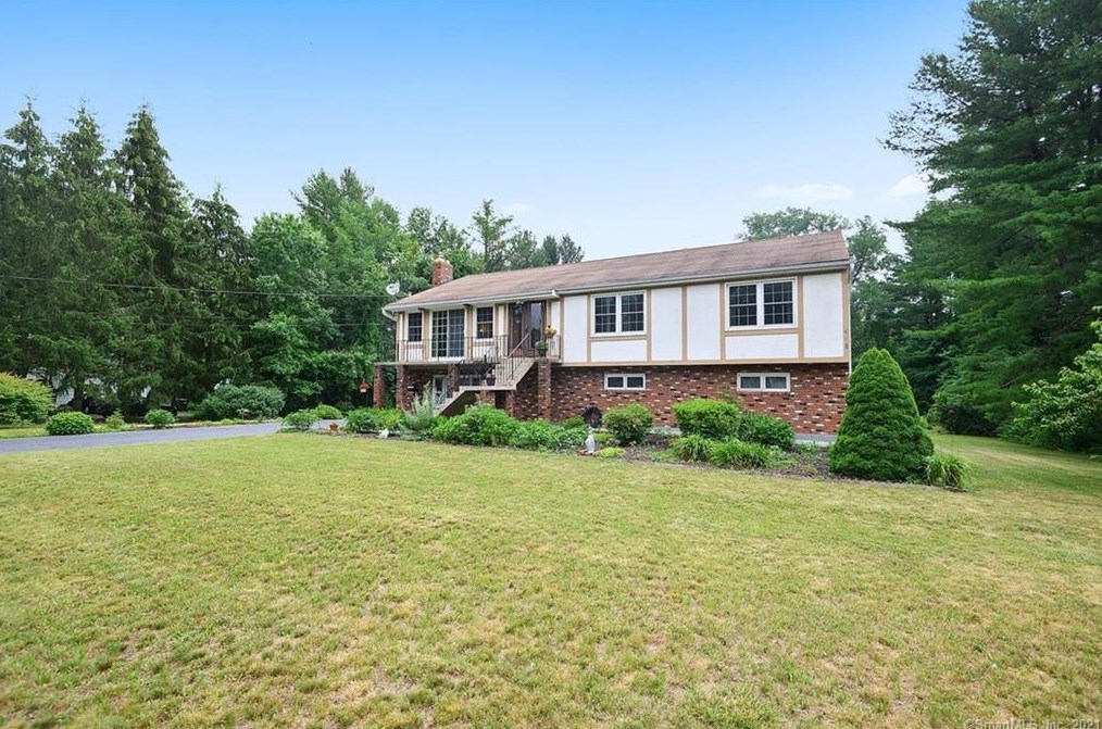 21 Sunnyside Dr, Northford, CT 06472