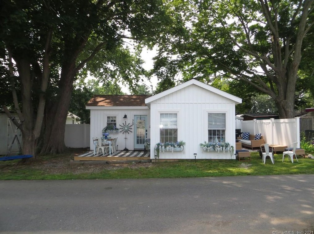 70 South St, Madison, CT 06443-3471