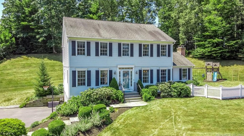 6 Miya Ln, Sandy Hook, CT 06482