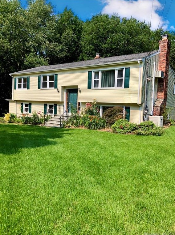7 Cameo Dr, Huntington, CT 06484