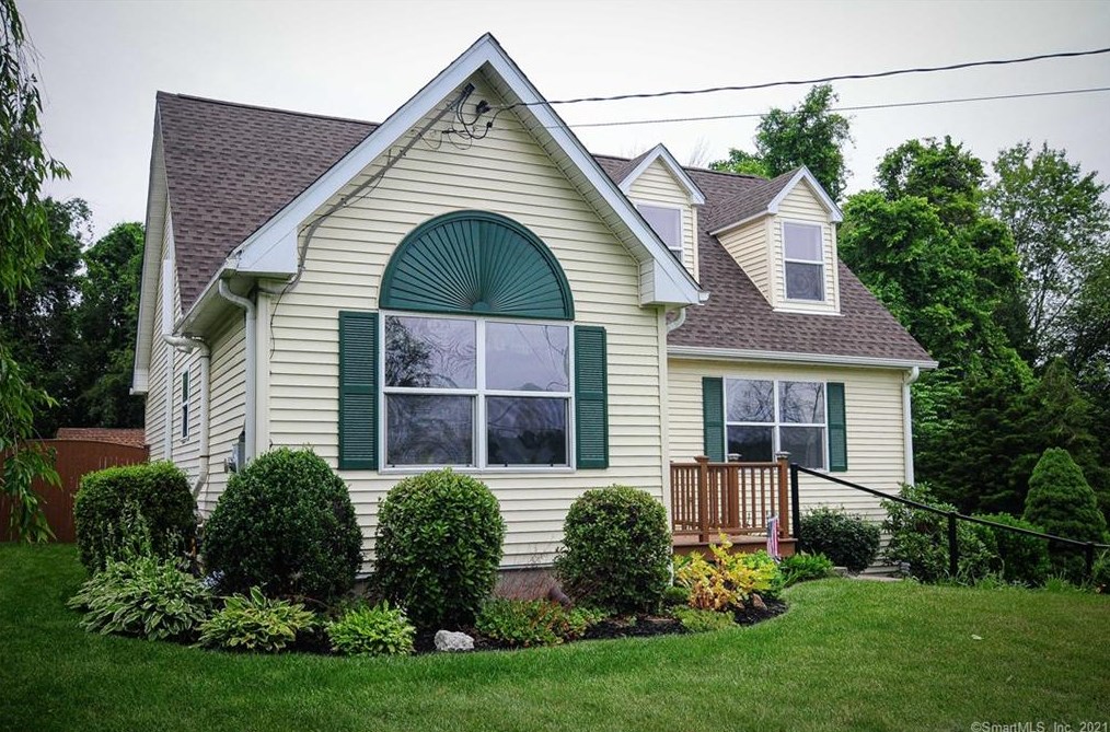 40 Adams Rd, Bloomfield, CT 06002