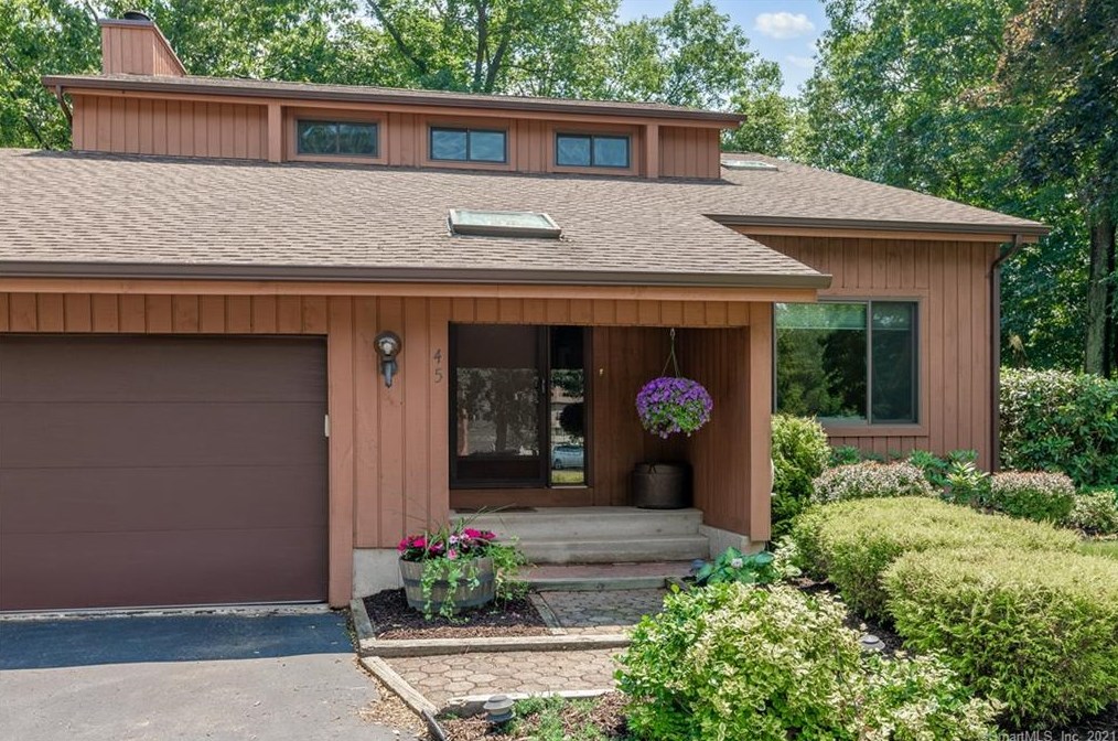45 Bear Path Ct, Cheshire, CT 06410